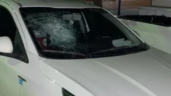 Atacaron a piedrazos un auto en la ruta 22