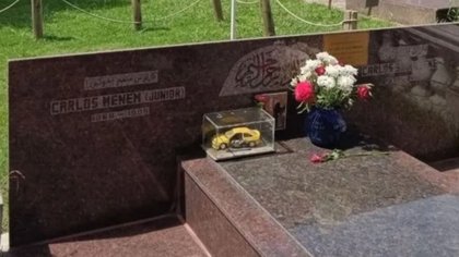 Vandalizaron las tumbas de Carlos Menem y su hijo Carlos Jr.