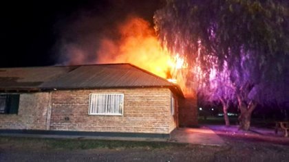 Incendiaron el salón comunitario de Valle Azul