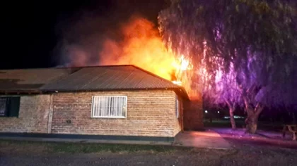 Incendiaron el salón comunitario de Valle Azul