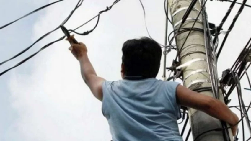 Otro joven murió electrocutado por robar cables