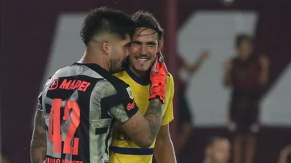 Buenos deseos para Cavani, en medio del partido