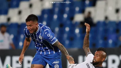 Colo Colo derrotó a Godoy Cruz y lo complicó