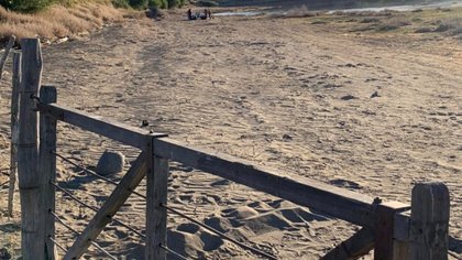 Una estancia cobra en dólares para acceder o salir del río