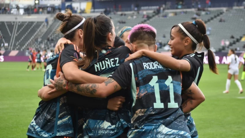 La Selección femenina goleó y se ilusiona con los cuartos