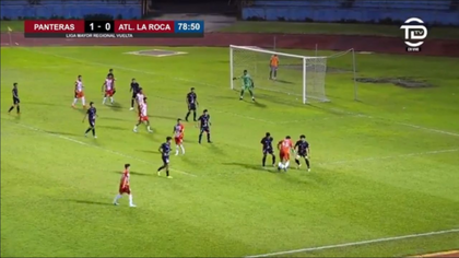 Video: quiso imitar a Ronaldinho pero hizo un papelón