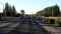 Violento choque entre una camioneta petrolera y una moto: un herido grave