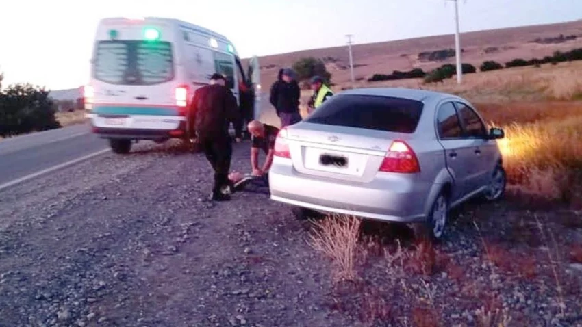 Policía federal con sus manos salvó la vida de una automovilista