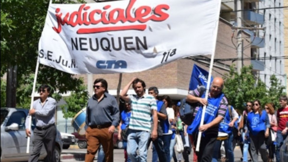 Judiciales convocaron a un paro este martes por falta de respuestas