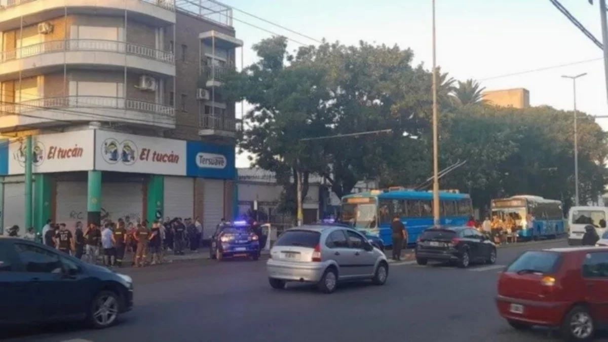 El colectivero recibió dos balazos de un falso pasajero