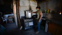 Mujeres que trabajan en la crisis para dar de comer