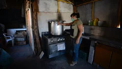Mujeres que trabajan en la crisis para dar de comer