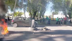 Estatales rionegrinos se manifiestan en los puentes