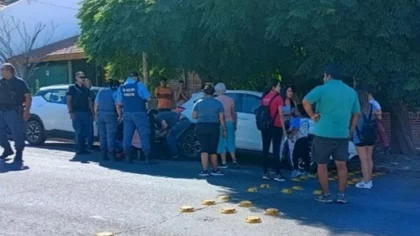 Encontraron a un nene asfixiándose en un auto en el centro