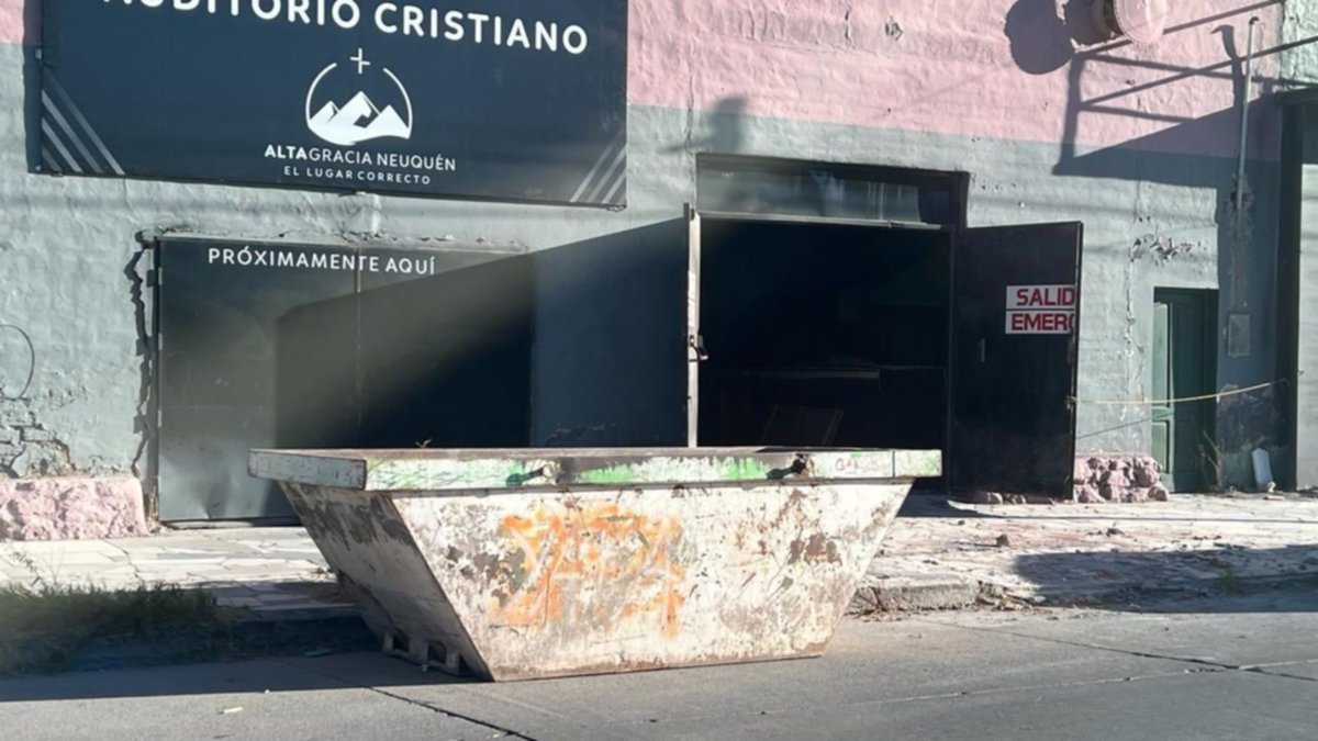 Nada funciona en el ex Las Palmas: ahora clausuran templo