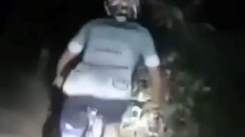 Bajaba el cerro en bicicleta, y vio a un fantasma