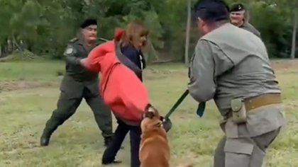 Un perro le arrancó la campera a Patricia Bullrich