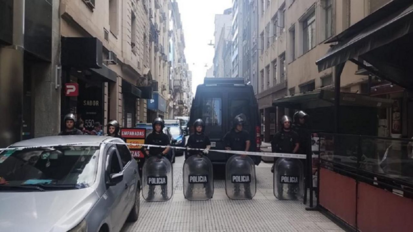 VIDEO: se amotinaron en una comisaría a ocho cuadras de Casa Rosada
