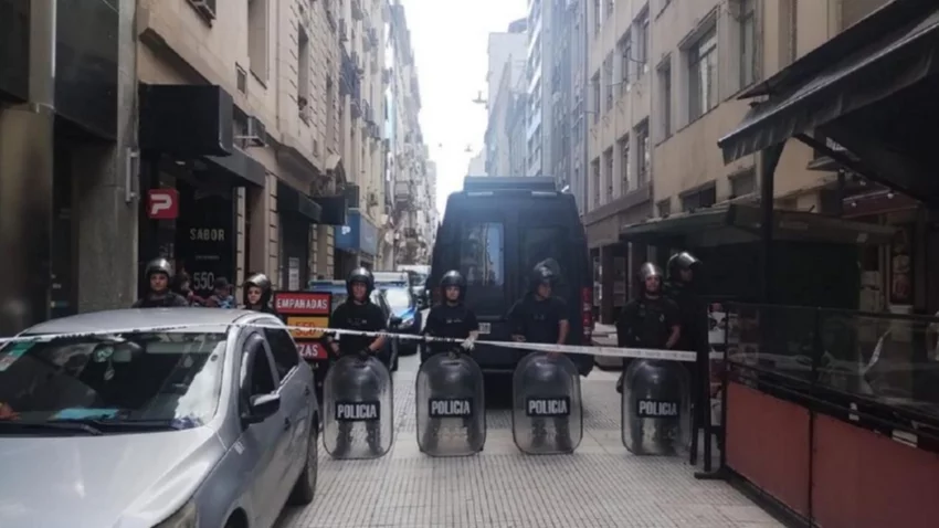VIDEO: se amotinaron en una comisaría a ocho cuadras de Casa Rosada