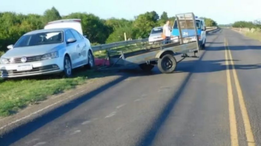 Una mujer murió al ser impactada por el tráiler de una camioneta