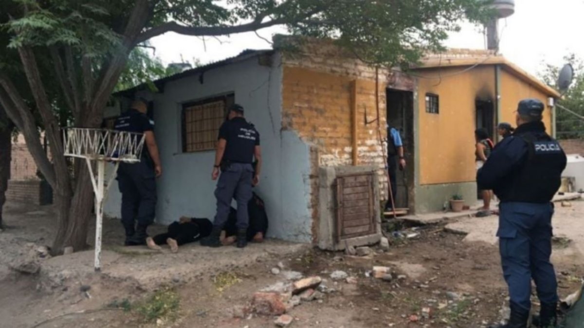 Enfrentamiento entre bandas en Centenario: hay 12 detenidos