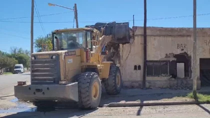 Por la ola de robos, demolieron un aguantadero en Centenario