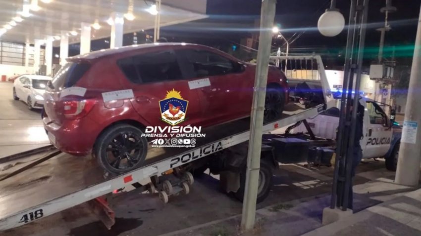 Robaron en un comercio, intentaron escapar y los atraparon