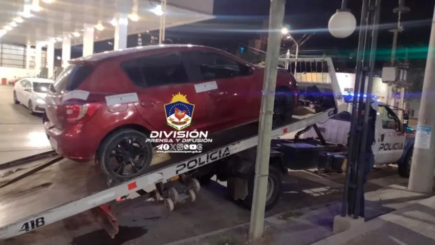 Robaron en un comercio, intentaron escapar y los atraparon