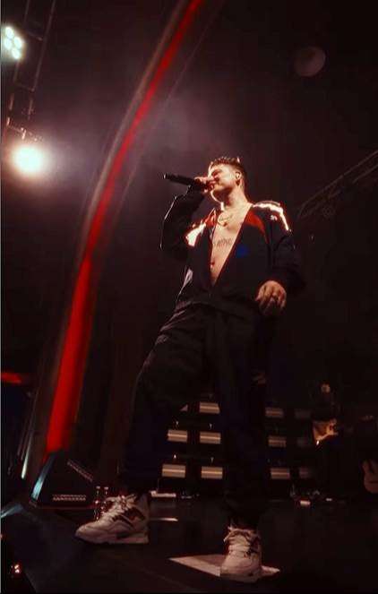 Emanero llega a Neuquén con su disco “Todo por un beso” y un show imperdible en Mood Live