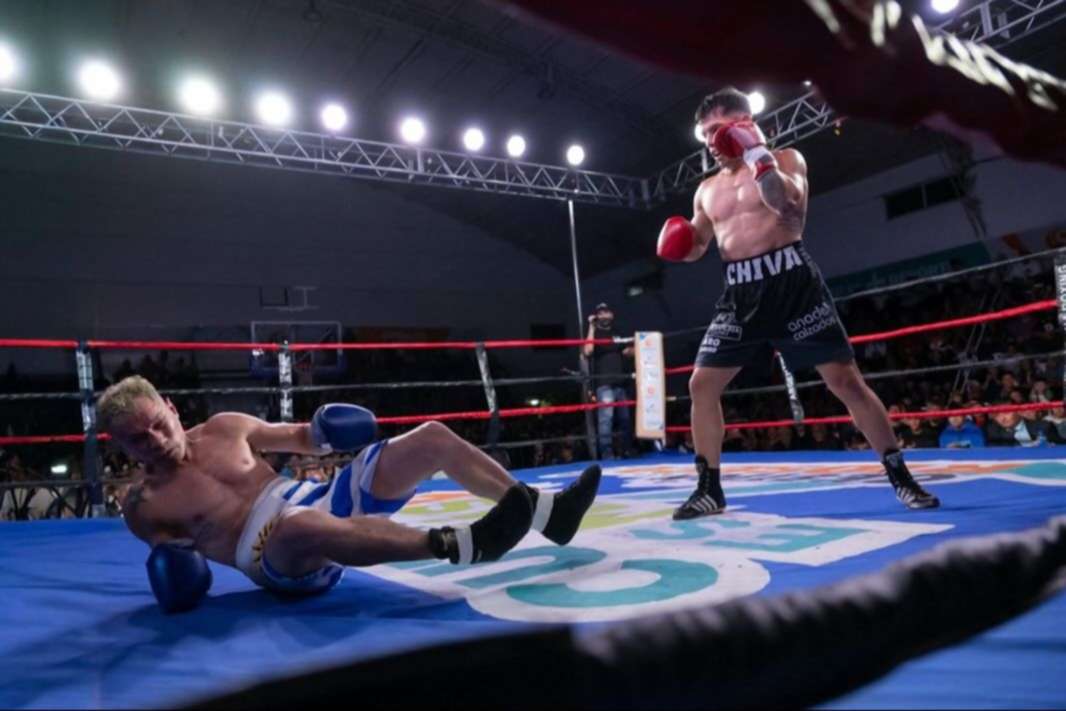 Axel "Misil" Isla defendió el cinturón continental y desató el festejo en Cutral Co- Axel "Misil" Isla defendió el cinturón continental y desató el festejo en Cutral Co