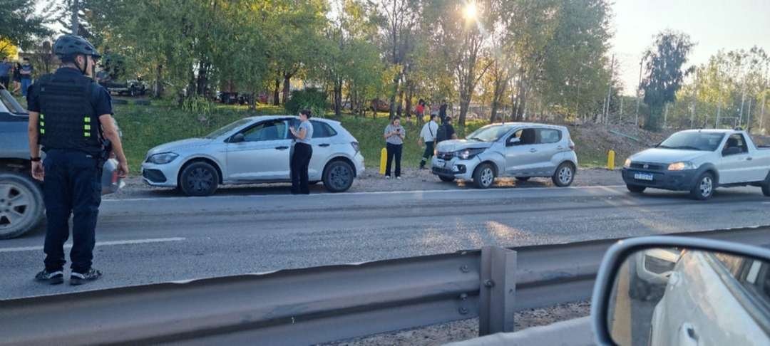 Impactante choque en cadena en Ruta 7: al menos 10 vehículos involucrados y caos en el ingreso a Neuquén
