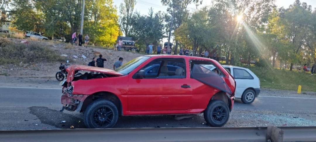 Impactante choque en cadena en Ruta 7: al menos 10 vehículos involucrados y caos en el ingreso a Neuquén