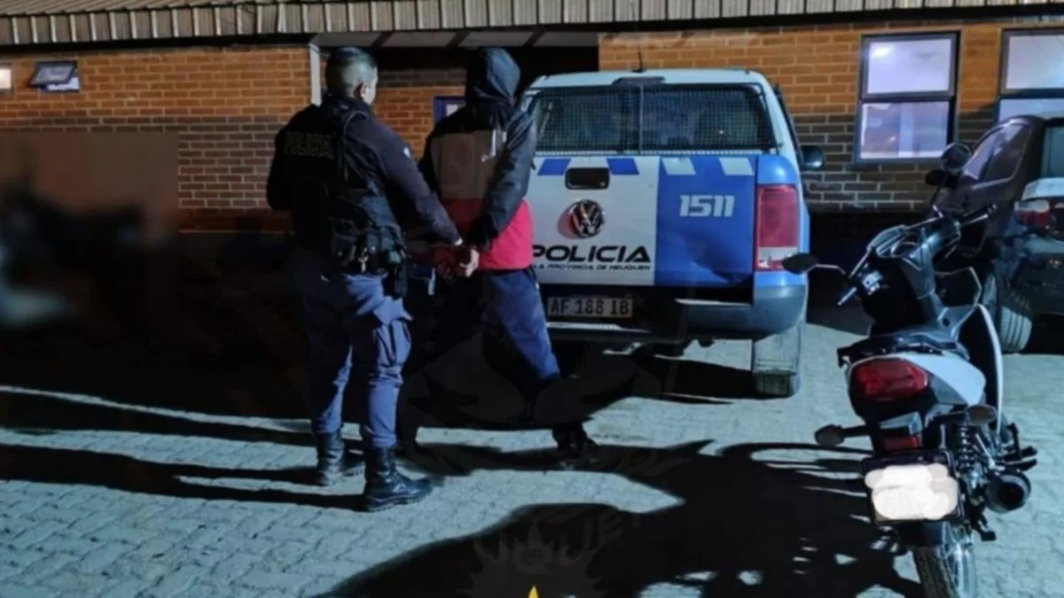 En una moto robada, fue a acosar a su ex pareja en el oeste de Neuquén