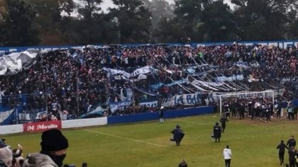 Murió una mujer de 36 años en medio de un tiroteo entre barras