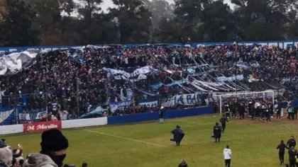 Murió una mujer de 36 años en medio de un tiroteo entre barras