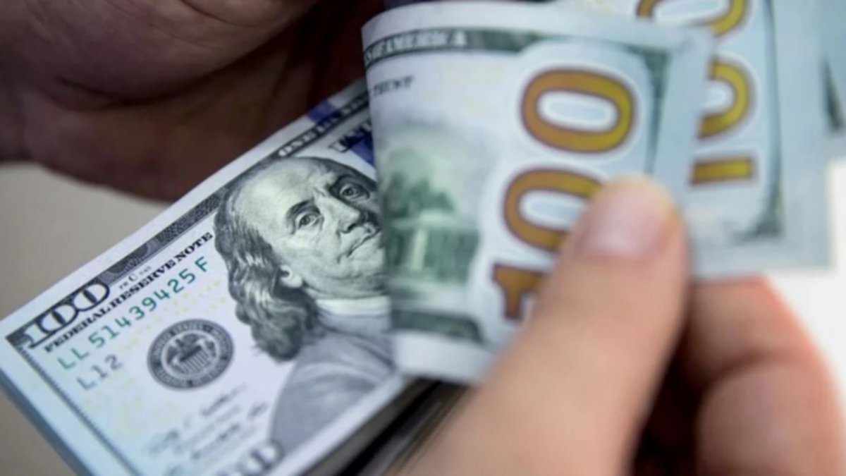 Dólar hoy: el blue sigue bajando y el MEP y CCL suben
