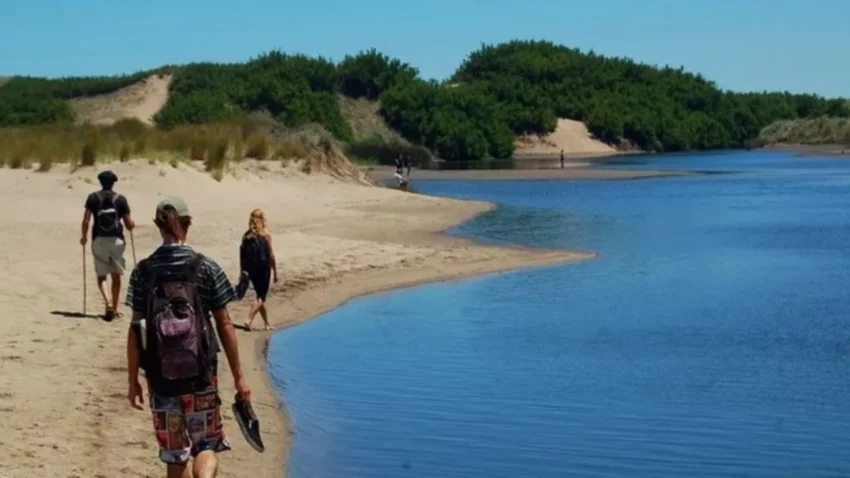 Así es el pueblo con 4 habitantes, sin señal de teléfono y una costa increíble