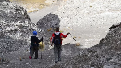 Invitan a vivir el senderismo geológico en el norte neuquino
