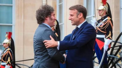 Macron y Milei en París, entre agradecimientos, apoyos y disculpas