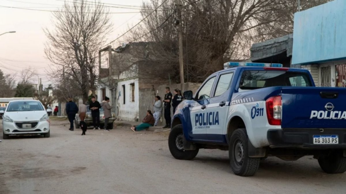 Discutió con el padre, lo mató de dos balazos y huyó