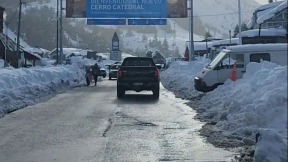 Lo multaron yendo al Catedral y le pegó una piña al inspector