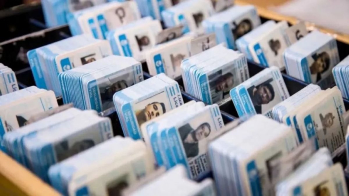 Más de 3.000 conductores no recibieron el carnet en Neuquén
