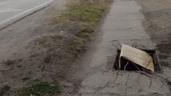 Peligro por un pozo de más de 3 metros en la ex Ruta 22