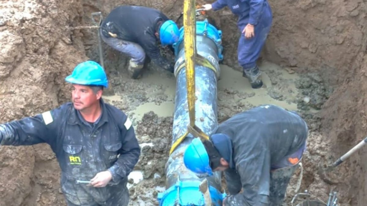 Tras 11 horas sin servicio, lentamente volvió el agua en Allen