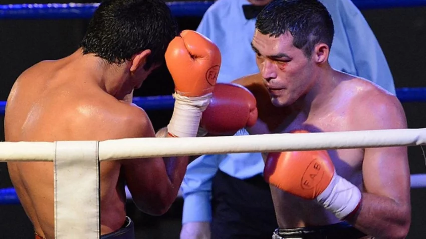 El boxeador neuquino Mauro "Rayo" Godoy se sube al ring en Concepción