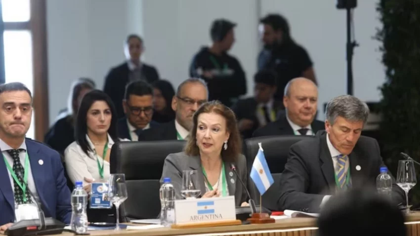 Diplomáticos en huelga para no pagar impuesto a las ganancias