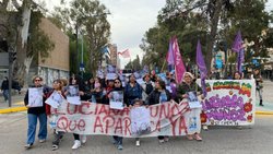 Marcharon en Neuquén a un mes sin Luciana Muñoz: "Pedimos al pueblo entero que nos acompañe"