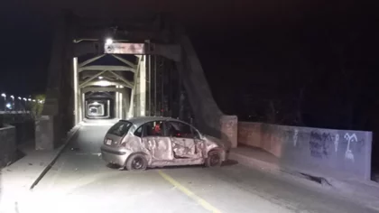 Una conductora chocó contra el puente viejo de madrugada