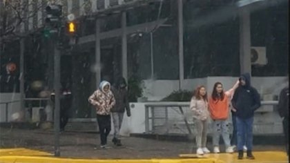 Video: Así se vivió la primer caída de nieve en Neuquén Capital