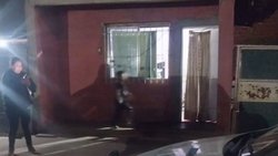 Aberrante: entregaba a sus hijos para pagar el alquiler y filmaba los abusos